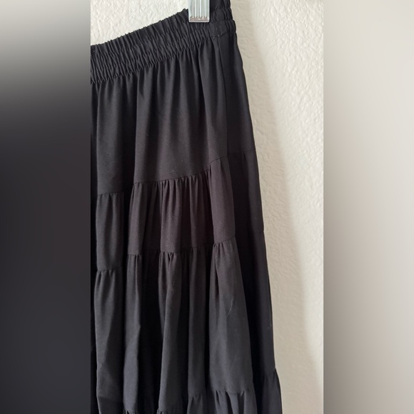 H&M Tiered Midi Skirt Size Small in Black - Picture 8 of 8
